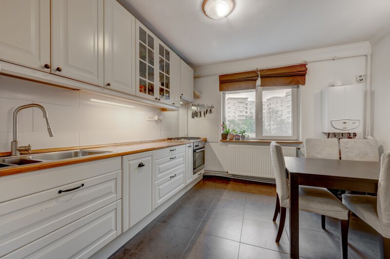 Vitan Mall  - decomandat - centrala termica - bloc reabilitat